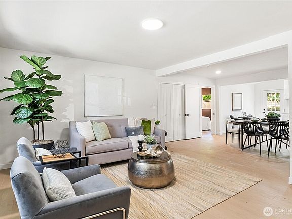 4th image of 640 Ferndale Avenue NE