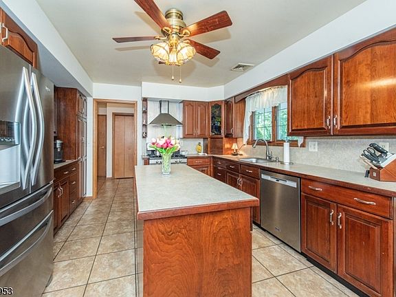 4th image of 2 Baron Rd