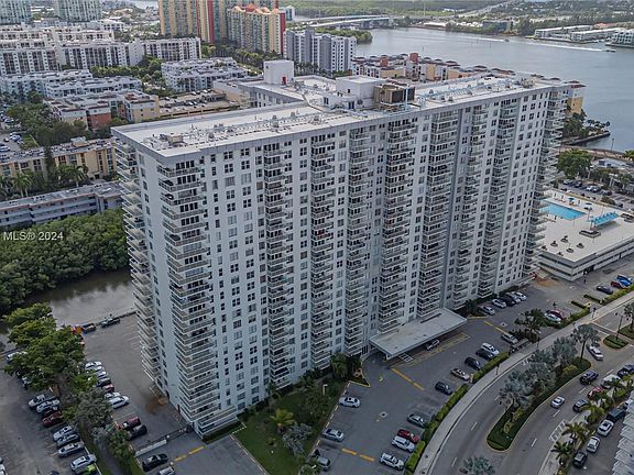4th image of 230 174th St APT 615