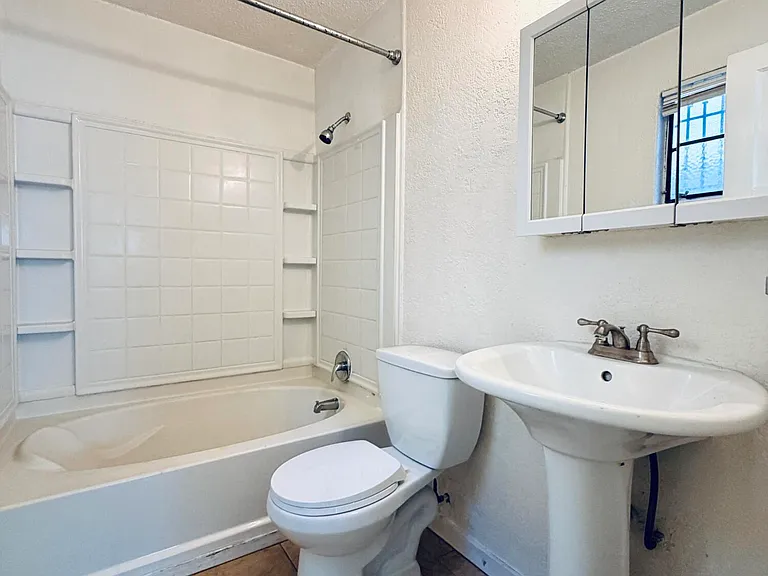 3830 E 2nd St #6 — Photo 11