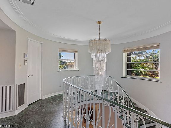 4th image of 3011 Royal Palm Ave