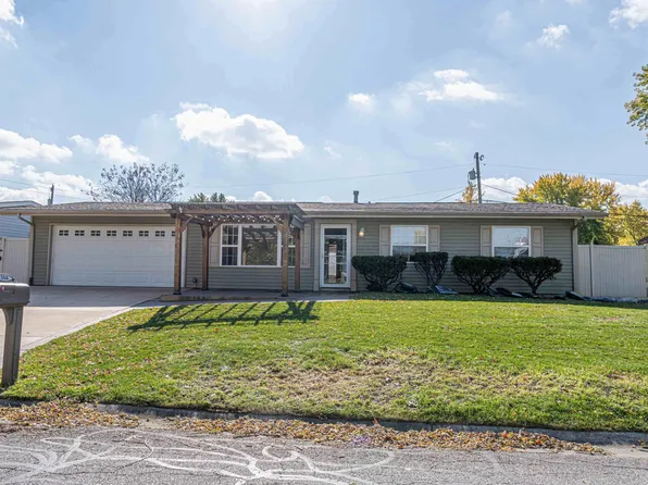 384 Sandalwood Dr, Valparaiso, IN 46385