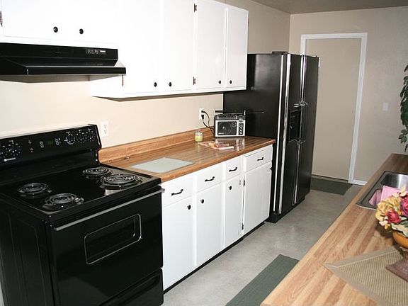 Updated Kitchen With All Appliances