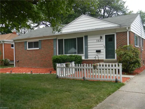 568 Woodlane Dr, Bay Village, OH 44140