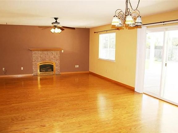 3rd image of 1648 Chelsea Pl