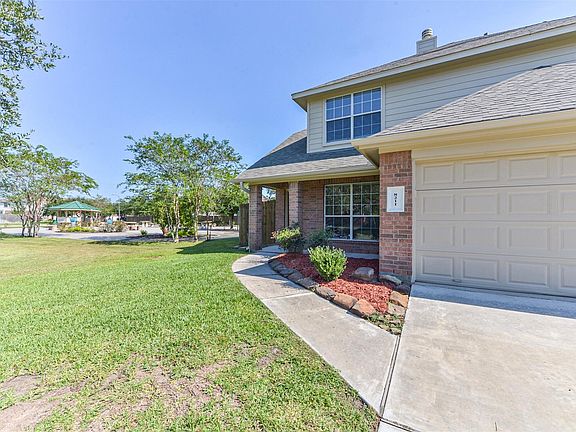 3rd image of 8211 Cove Timbers Ln