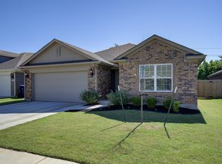 108 Evermore Ln, Yukon, OK 73099