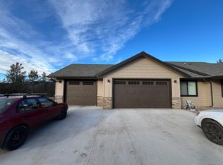 1122 Vine Maple Dr, Klamath Falls, OR 97601