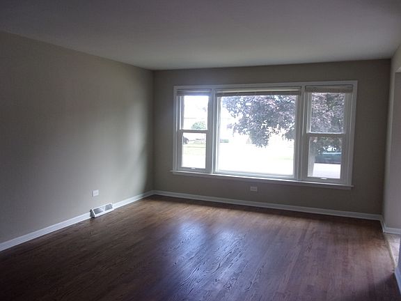 5th image of 566 Paxton Ave