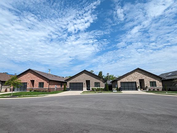 2nd image of 120 Clubhouse Bay