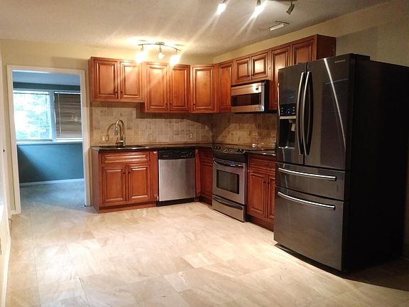 2nd image of 1006 E Louisiana Ave