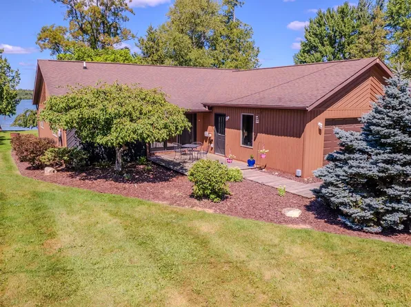 2946 W Lakeside Dr, West Branch, MI 48661