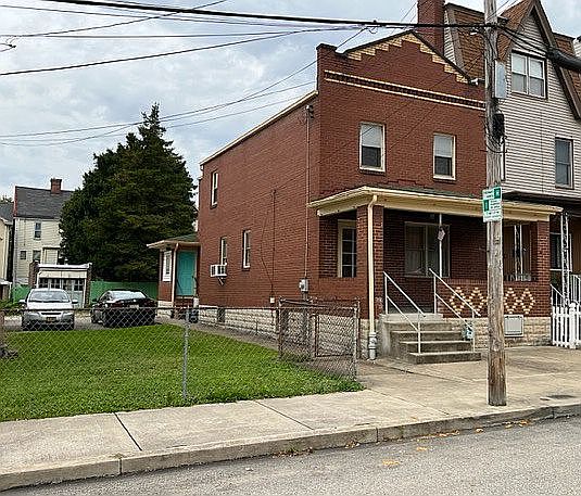2nd image of 530 Aspen St