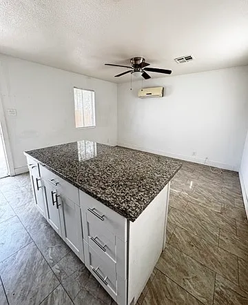 2 bed, 950 sqft, $1,300 — Photo 2