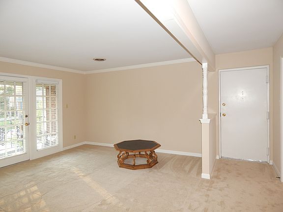 2nd image of 4 Fountain Manor Dr Unit C
