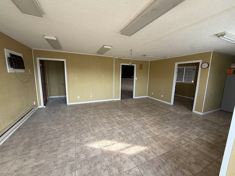 2404 Missouri St — Photo 7
