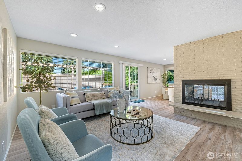 4th image of 136 128th Avenue NE