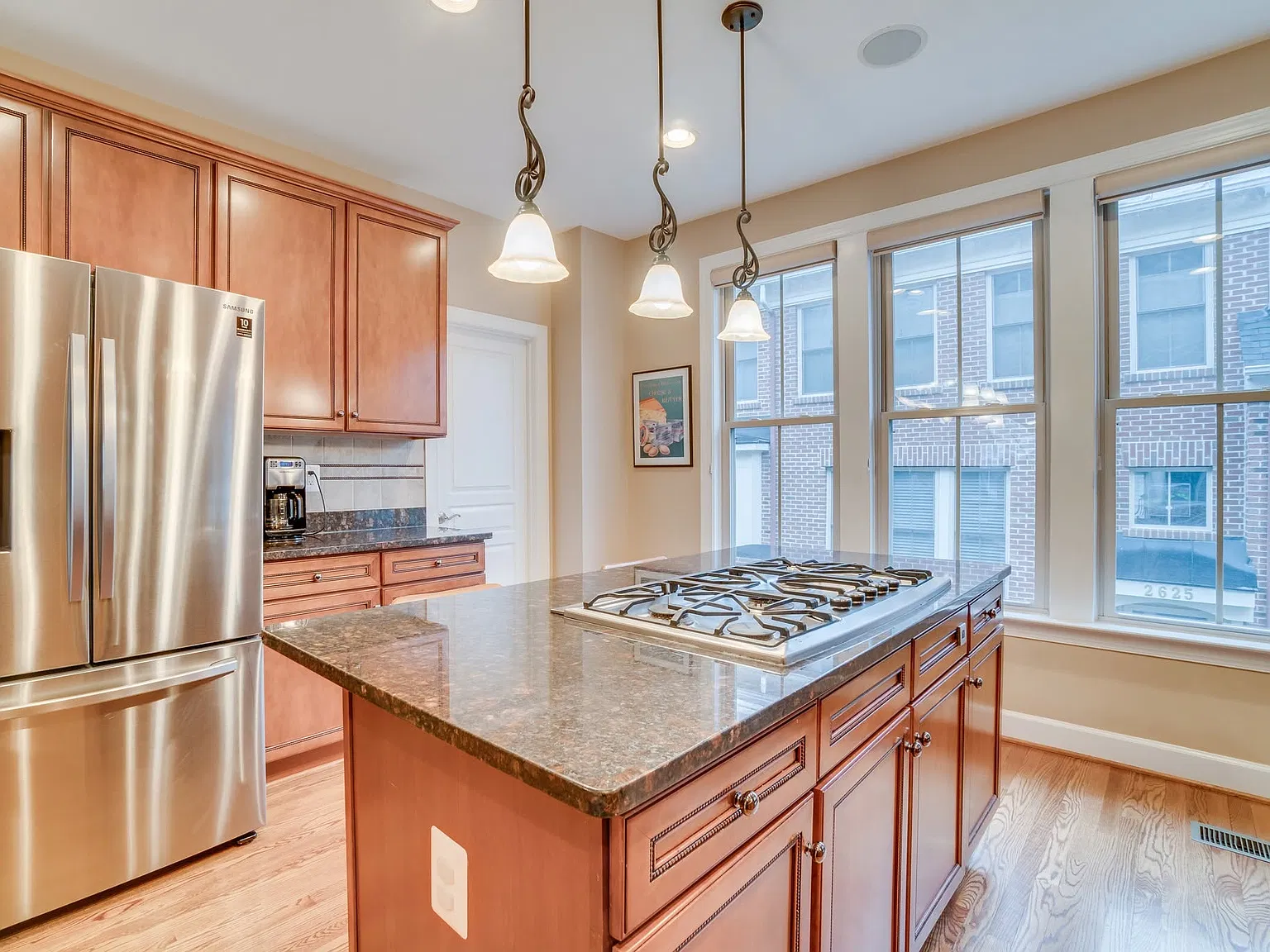 3 bed, 2055 sqft, $4,500 — Photo 3