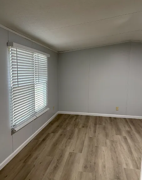 1025 Deborah Ln — Photo 3
