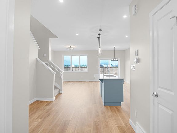 3rd image of 20924 16th Ave NW