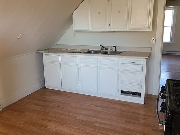4th image of 91 Woodland Ave #3