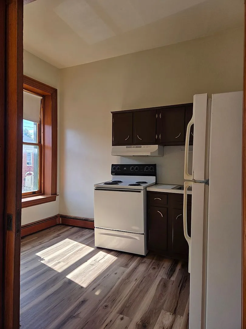 483 W. Market Street — Photo 3