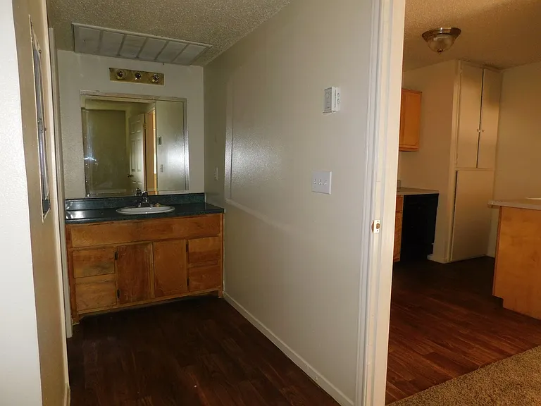 Gant Apartments — Photo 22