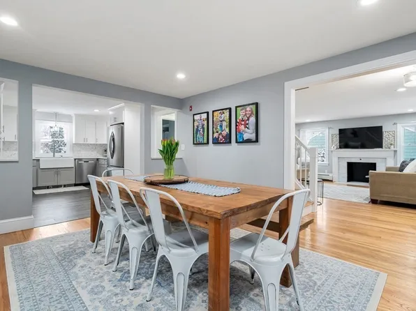 15 Clovelly Ln, Framingham, MA 01702