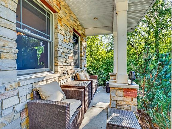 3rd image of 1018 Tamarack Way