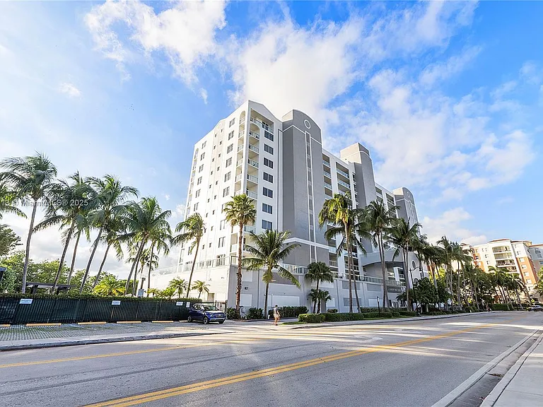 17050 N Bay Rd #807 — Photo 41
