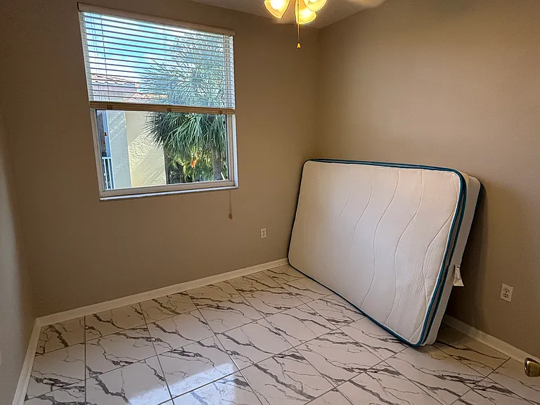 Guest Bedroom (3)