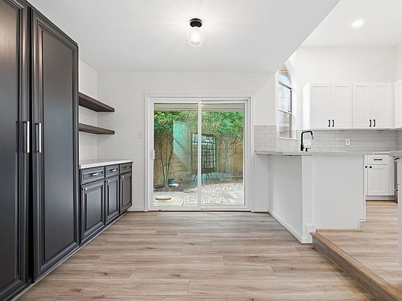 3rd image of 23 Cedar Chase Pl