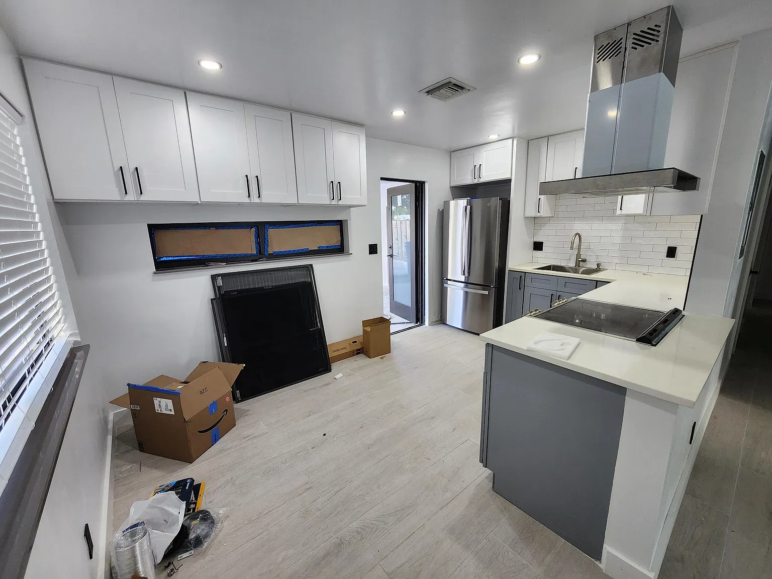 3 bed, 2.0 bath, 1000 sqft, $3,800 — Photo 2