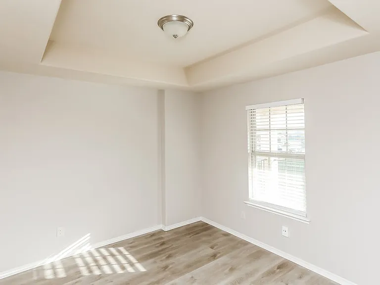 313 Haywood Cir — Photo 14