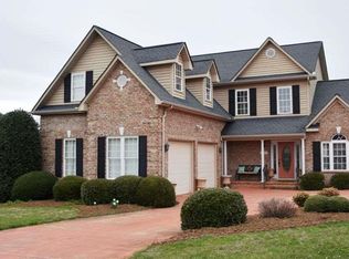 3807 Jimmy Pl NE, Hickory, NC 28601