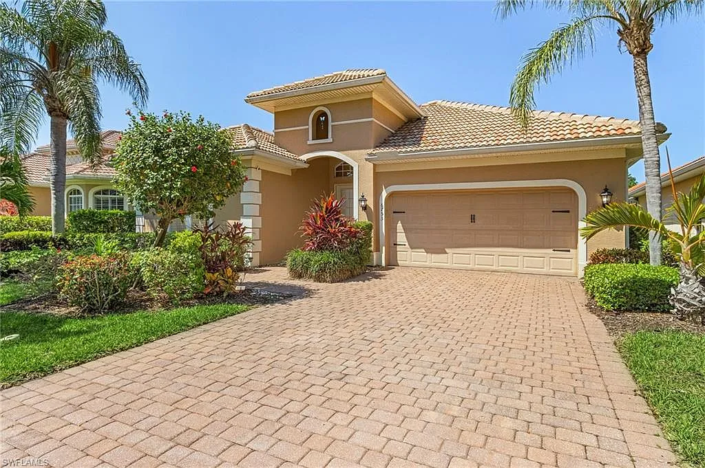3 bed, 3.0 bath, 1945 sqft, $8,000 — Photo 2