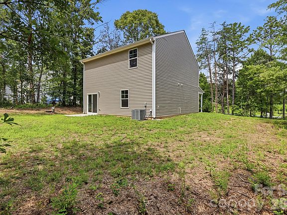 4th image of 837 Old Mountain Rd