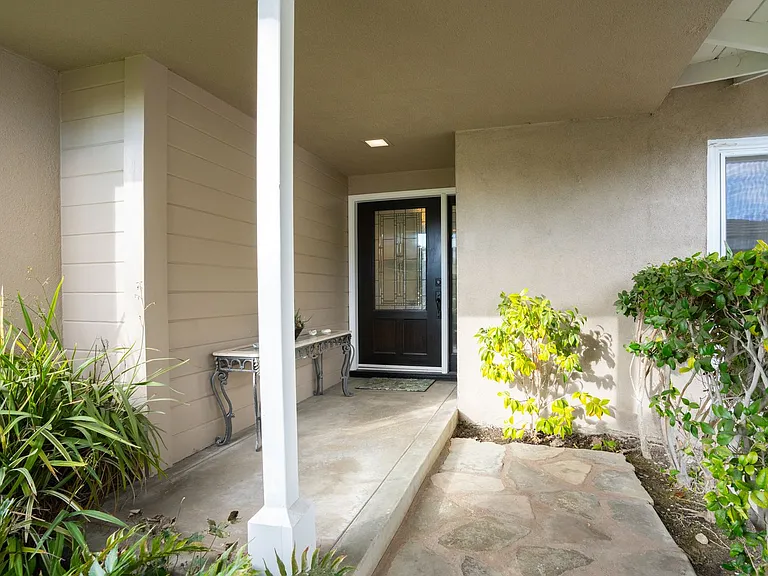 825 Tyburn Rd — Photo 3