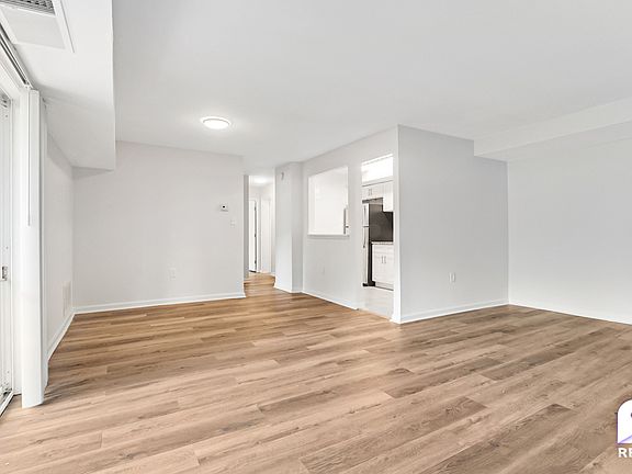 3rd image of 6537 Hil Mar Dr