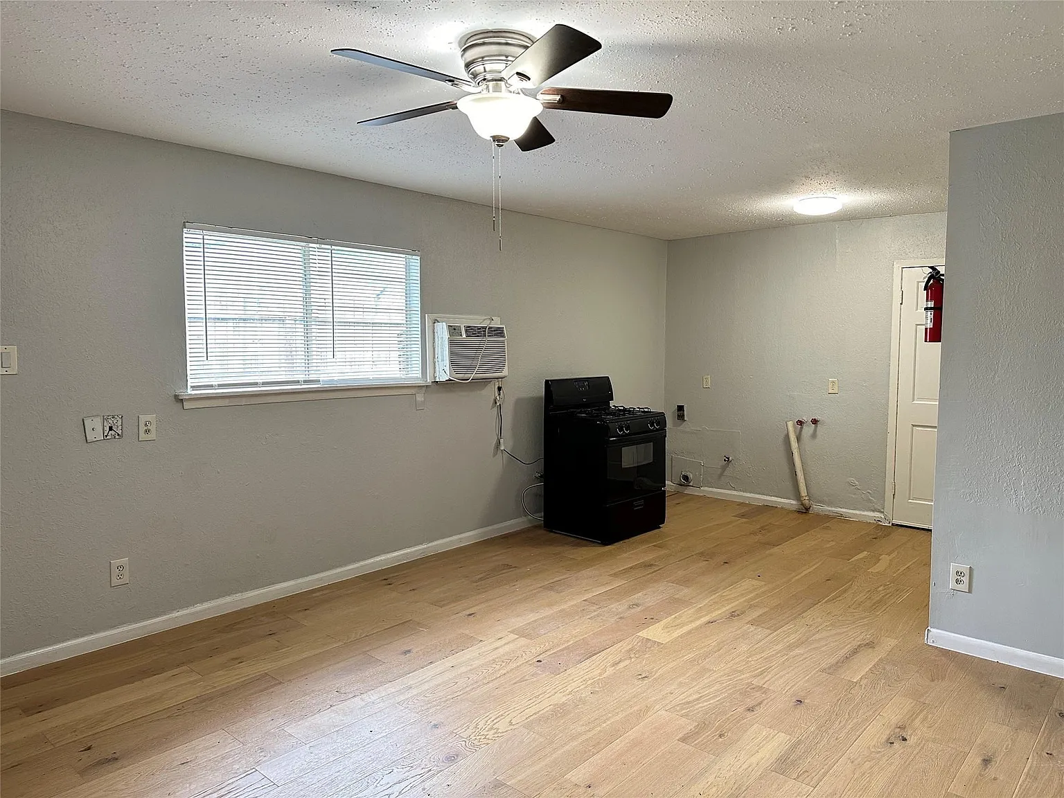 2 bed, 1.0 bath, 660 sqft, $850 — Photo 3