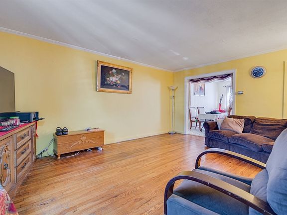4th image of 24-31 92nd St