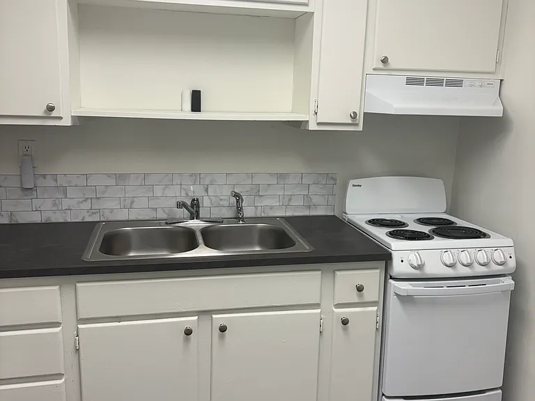 1717 Main St #12 — Photo 5