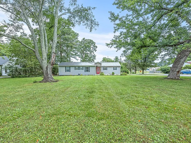 1028 Womack Ave — Photo 1
