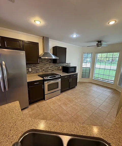 13815 Stone Hollow Dr — Photo 6