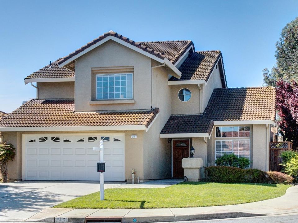 1st image of 215 Fox Hollow Cir