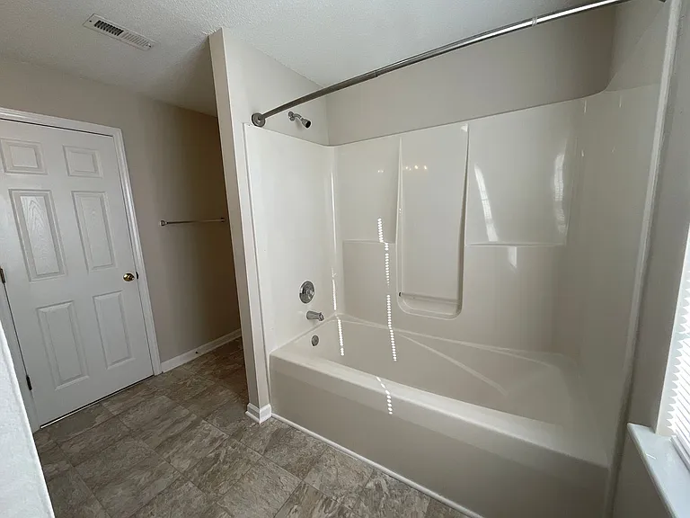 Meridian Park Apartments — Photo 33