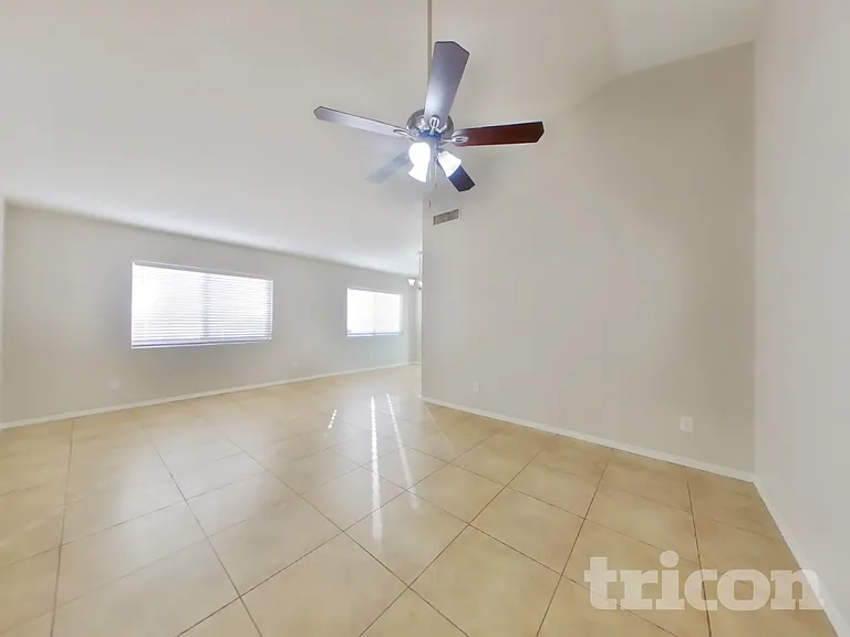 12911 W Voltaire Ave — Photo 2