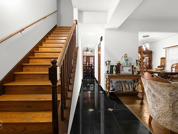 4th image of 7701 Leamington Ave