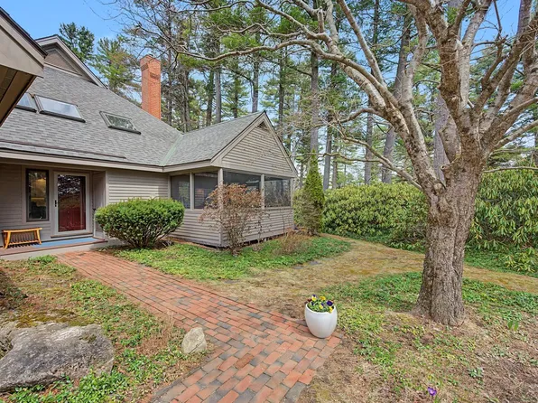 28 The Seasons, New London, NH 03257