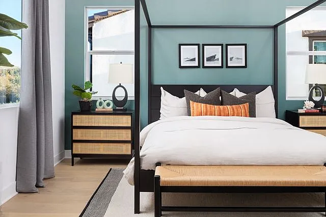 Interior Designer and Decorated Master Bed Room